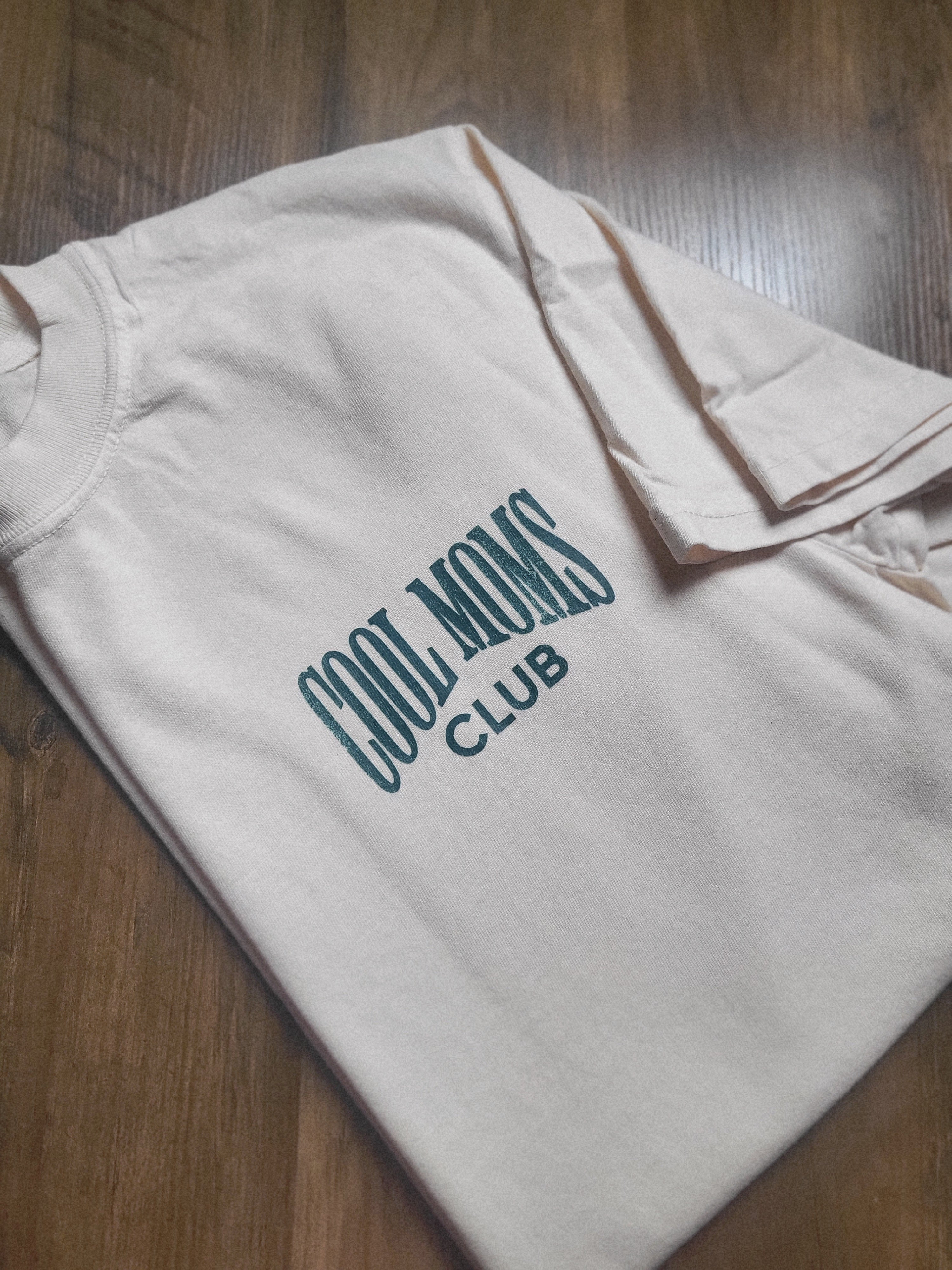 COOL MOMS TEE